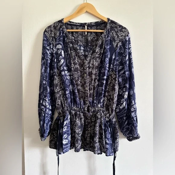 Free People Boho Ratio Indigo Printed Button Down Tunic Blouse size XS EUC - Picture 6 of 11